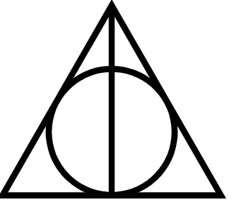 Skóre symbolu relikvií smrti je 2,2,3,4,4,4,5